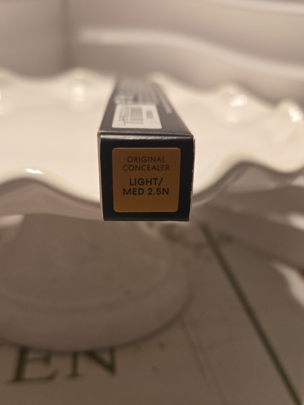 bareMinerals Liquid Mineral Concealer - Light/Med 2.5N - Picture 8 of 8